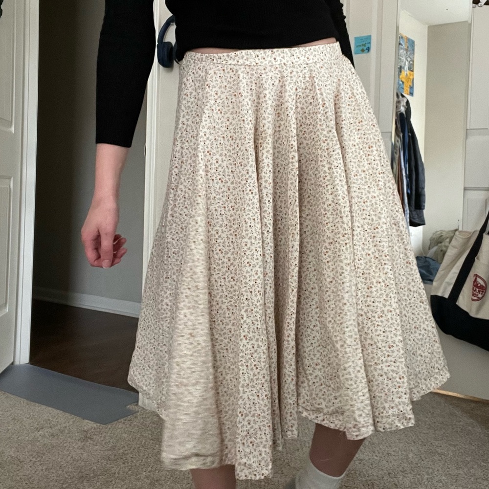 Cute Flowy Skirt. Floral Pattern. Size S